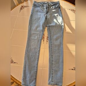 Levis 28×32 Shaping Skinny Jeans